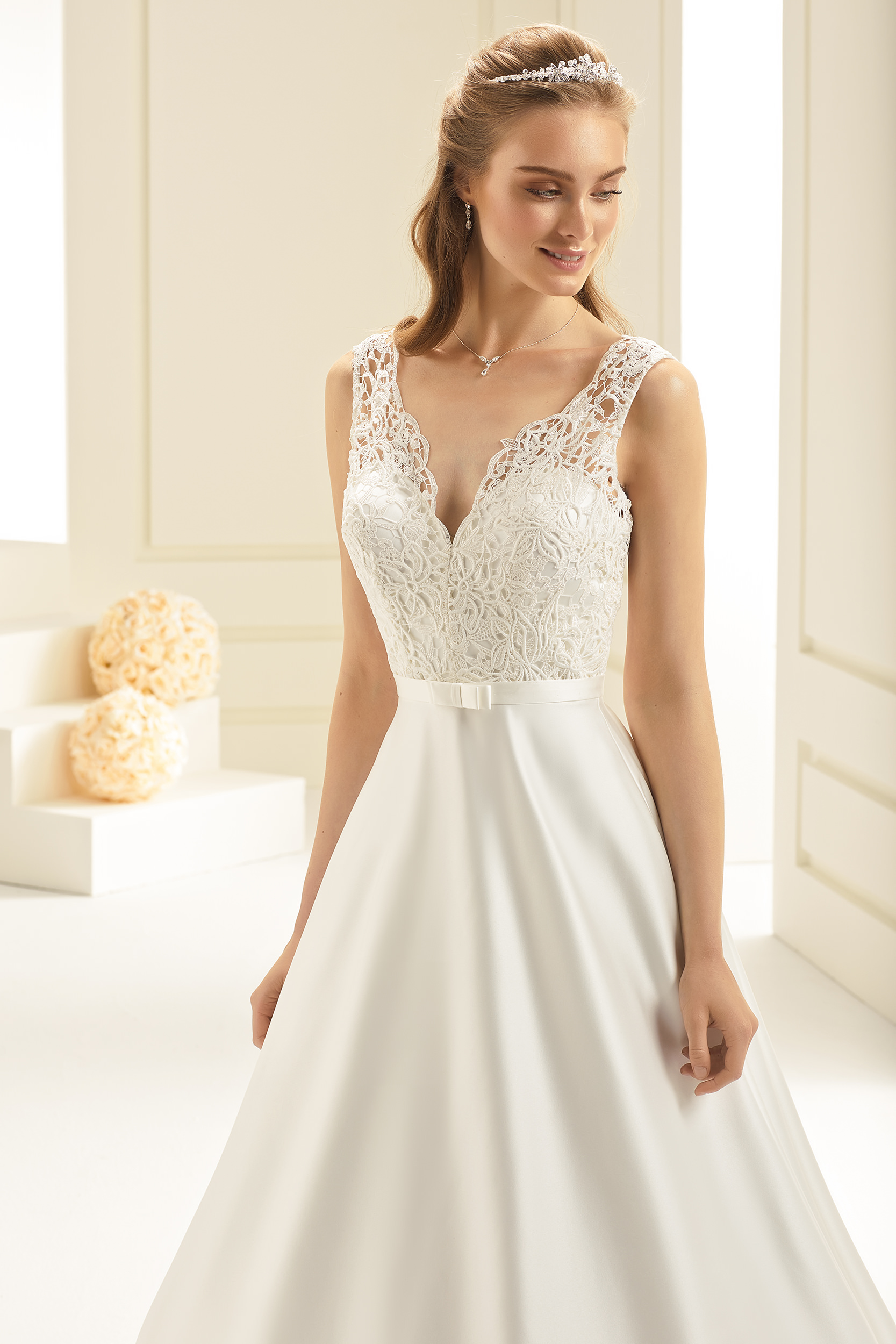 Brudklänning från Bianco Evento, Brudkjole, Brudklänning i Spets, brudklänning Chiffong, brudklänning i Tyll