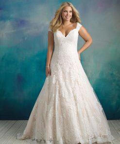 Brudklänning, brudkjole, Plus size, Curves, Brudklänning i spets Allure Bridal, Allure Woman