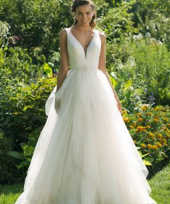 Brudklänning från Sweetheart en av Justin Alexanders Kollektioner En kort brudklänning i spets med avtagbar kjol i tyll. Brudklänning, brudklänningar, bröllopsklänning, bröllopsbutik