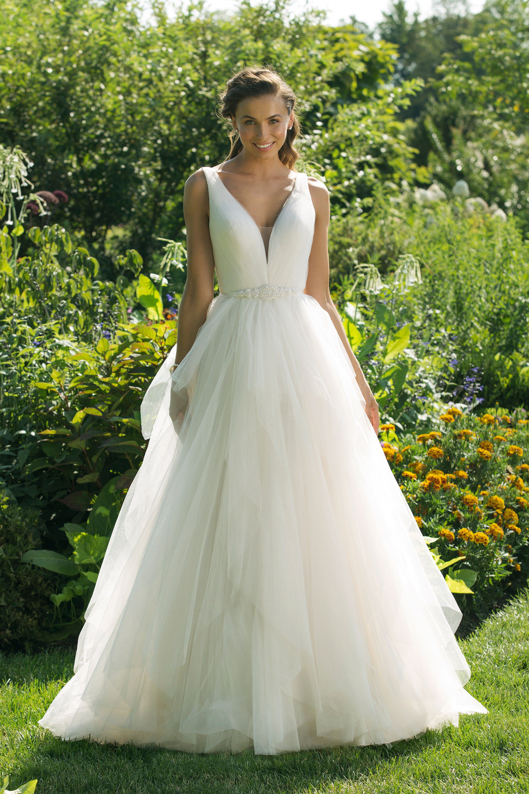 Brudklänning från Sweetheart en av Justin Alexanders Kollektioner En kort brudklänning i spets med avtagbar kjol i tyll. Brudklänning, brudklänningar, bröllopsklänning, bröllopsbutik