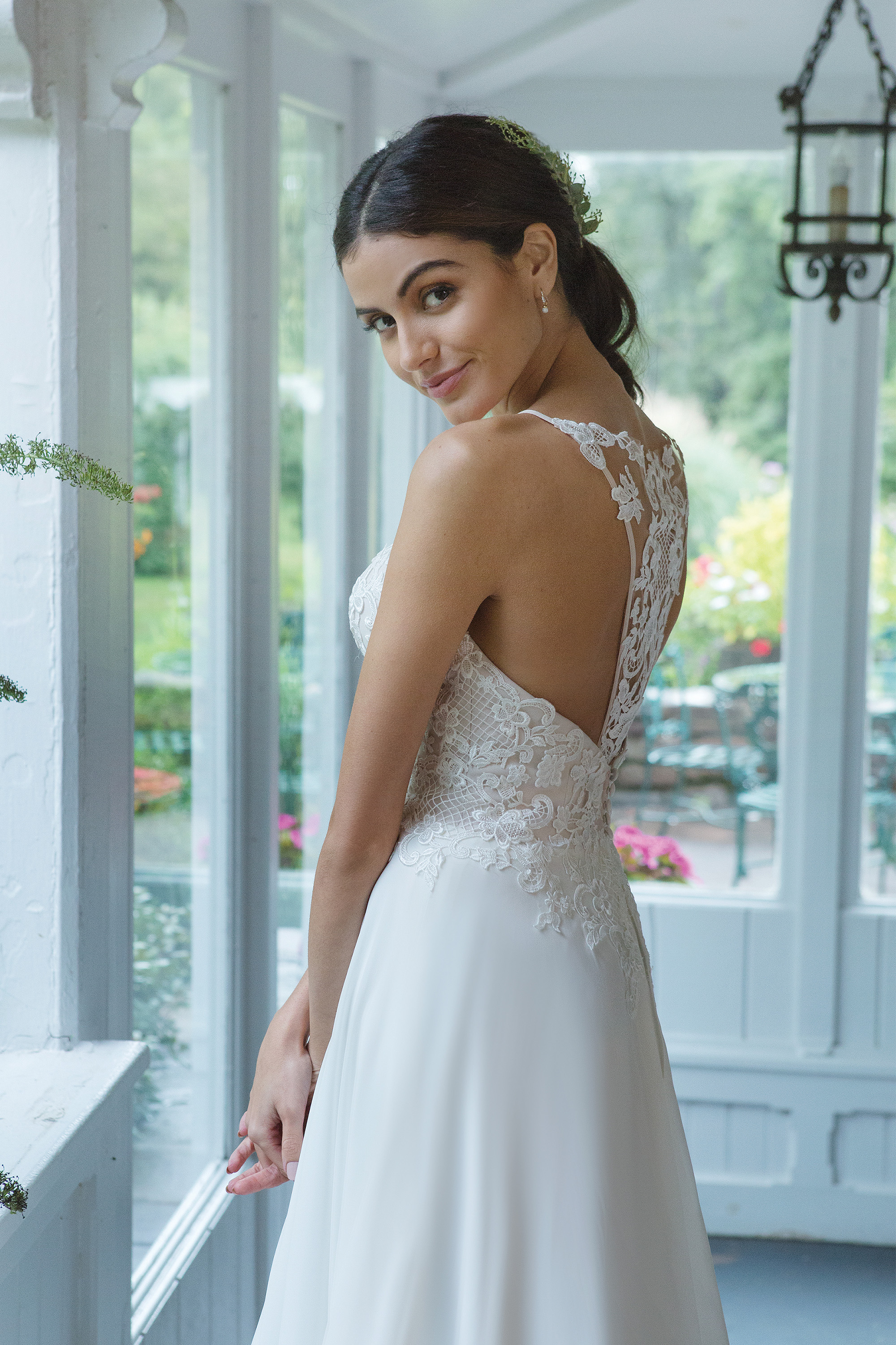 Brudklänning från Sweetheart en av Justin Alexanders Kollektioner En kort brudklänning i spets med avtagbar kjol i tyll. Brudklänning, brudklänningar, bröllopsklänning, bröllopsbutik