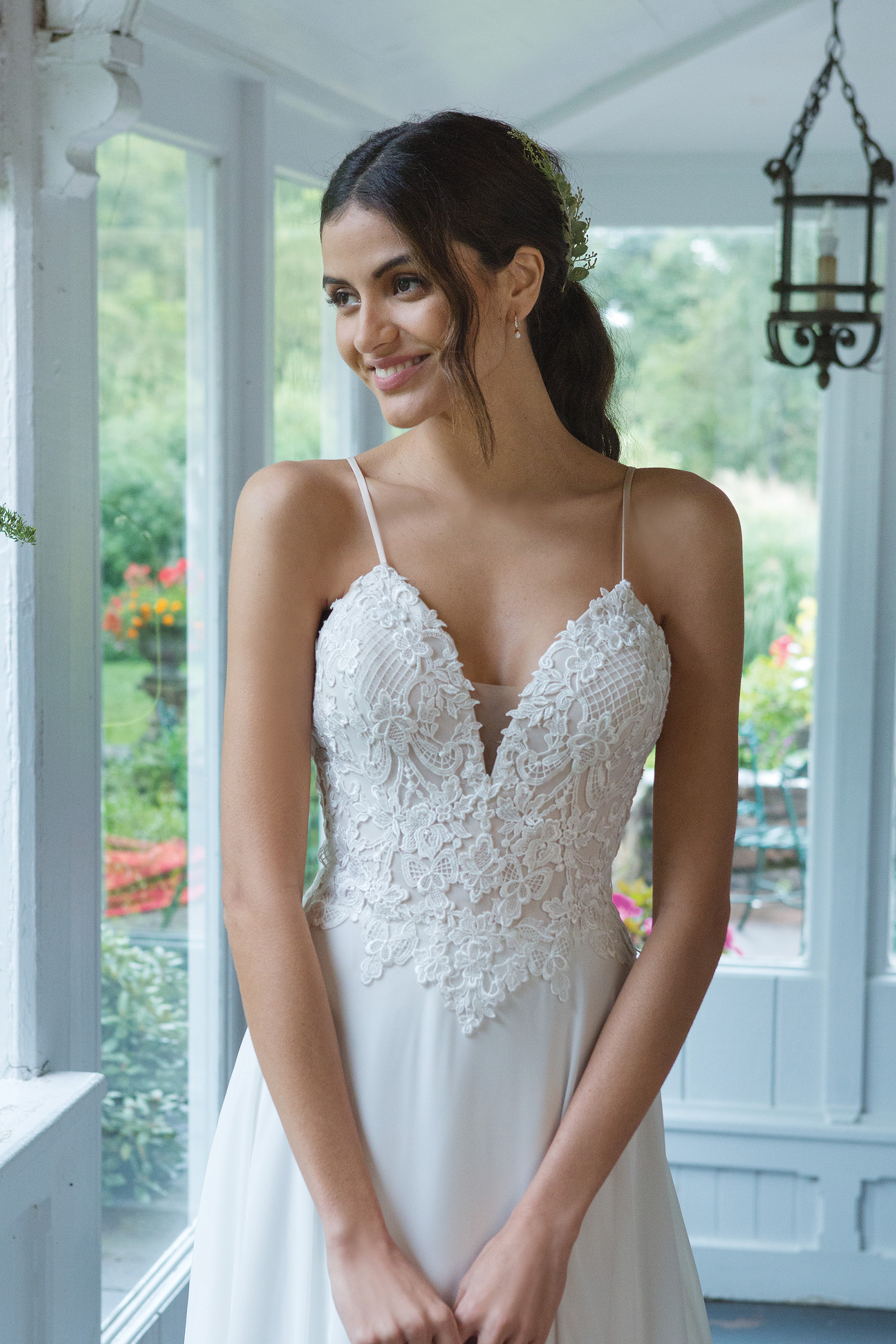 Brudklänning från Sweetheart en av Justin Alexanders Kollektioner En kort brudklänning i spets med avtagbar kjol i tyll. Brudklänning, brudklänningar, bröllopsklänning, bröllopsbutik