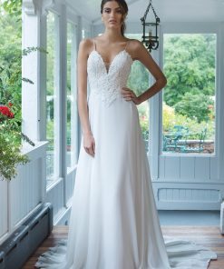 Brudklänning från Sweetheart en av Justin Alexanders Kollektioner En kort brudklänning i spets med avtagbar kjol i tyll. Brudklänning, brudklänningar, bröllopsklänning, bröllopsbutik