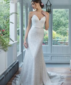 Brudklänning från Sweetheart en av Justin Alexanders Kollektioner En kort brudklänning i spets med avtagbar kjol i tyll. Brudklänning, brudklänningar, bröllopsklänning, bröllopsbutik