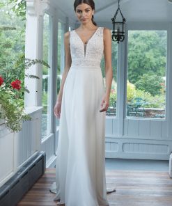 Brudklänning från Sweetheart en av Justin Alexanders Kollektioner En kort brudklänning i spets med avtagbar kjol i tyll. Brudklänning, brudklänningar, bröllopsklänning, bröllopsbutik