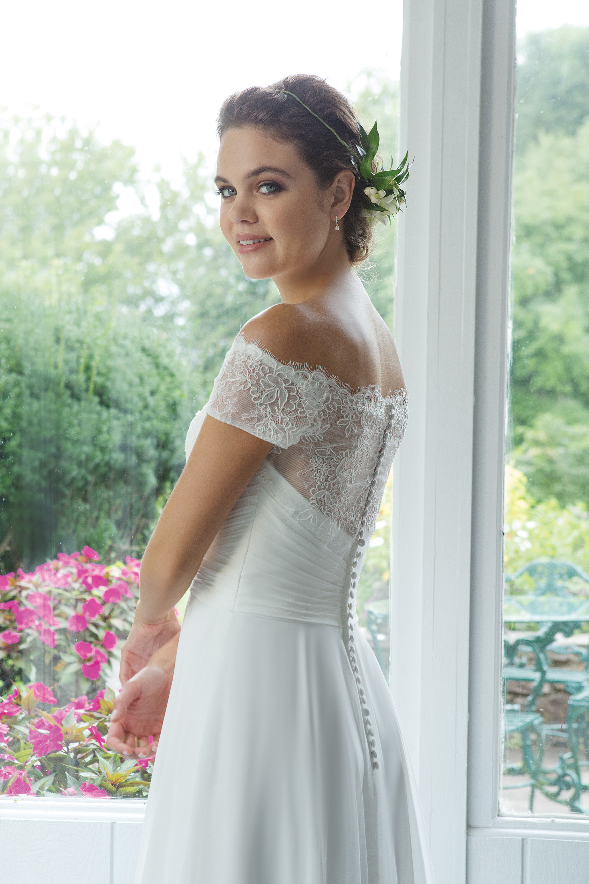 Brudklänning från Sweetheart en av Justin Alexanders Kollektioner En kort brudklänning i spets med avtagbar kjol i tyll. Brudklänning, brudklänningar, bröllopsklänning, bröllopsbutik