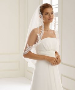 Brudklänning från Sweetheart en av Justin Alexanders Kollektioner En kort brudklänning i spets med avtagbar kjol i tyll. Brudklänning, brudklänningar, bröllopsklänning, bröllopsbutik