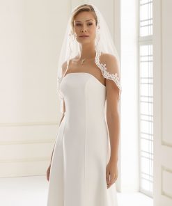 Brudklänning från Sweetheart en av Justin Alexanders Kollektioner En kort brudklänning i spets med avtagbar kjol i tyll. Brudklänning, brudklänningar, bröllopsklänning, bröllopsbutik