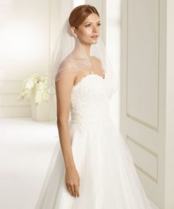 Brudklänning från Sweetheart en av Justin Alexanders Kollektioner En kort brudklänning i spets med avtagbar kjol i tyll. Brudklänning, brudklänningar, bröllopsklänning, bröllopsbutik