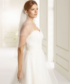 Brudklänning från Sweetheart en av Justin Alexanders Kollektioner En kort brudklänning i spets med avtagbar kjol i tyll. Brudklänning, brudklänningar, bröllopsklänning, bröllopsbutik