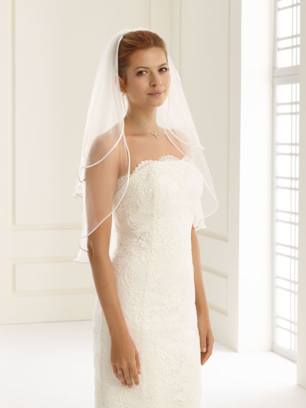 Brudslöja, slöja, Underkjol, Brudskor, Brudsmycken, Hårsmycken.