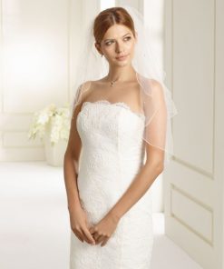 Brudklänning från Sweetheart en av Justin Alexanders Kollektioner En kort brudklänning i spets med avtagbar kjol i tyll. Brudklänning, brudklänningar, bröllopsklänning, bröllopsbutik