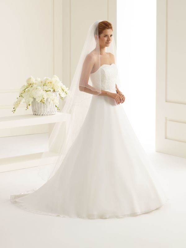 Brudklänning från Sweetheart en av Justin Alexanders Kollektioner En kort brudklänning i spets med avtagbar kjol i tyll. Brudklänning, brudklänningar, bröllopsklänning, bröllopsbutik