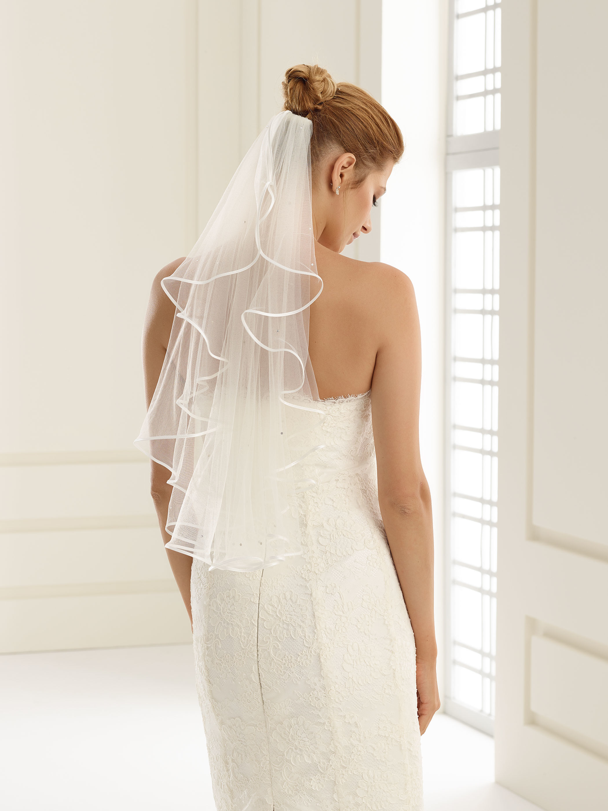 Brudslöja, slöja, Underkjol, Brudskor, Brudsmycken, Hårsmycken.