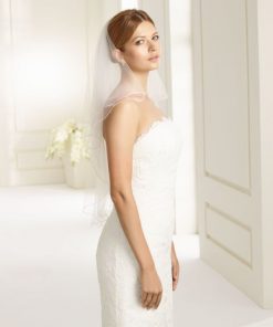 Brudklänning från Sweetheart en av Justin Alexanders Kollektioner En kort brudklänning i spets med avtagbar kjol i tyll. Brudklänning, brudklänningar, bröllopsklänning, bröllopsbutik