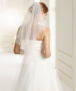 Brudklänning från Sweetheart en av Justin Alexanders Kollektioner En kort brudklänning i spets med avtagbar kjol i tyll. Brudklänning, brudklänningar, bröllopsklänning, bröllopsbutik