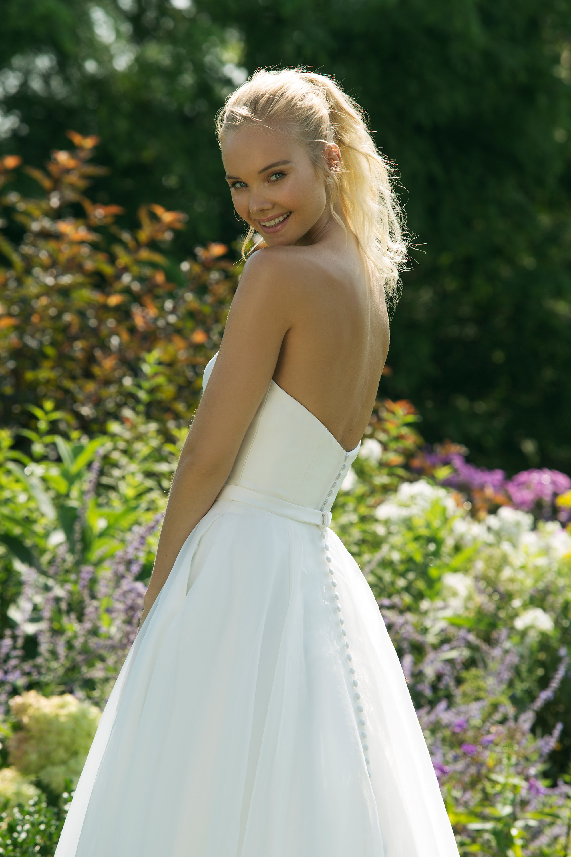 Brudklänning från Sweetheart en av Justin Alexanders Kollektioner En kort brudklänning i spets med avtagbar kjol i tyll. Brudklänning, brudklänningar, bröllopsklänning, bröllopsbutik