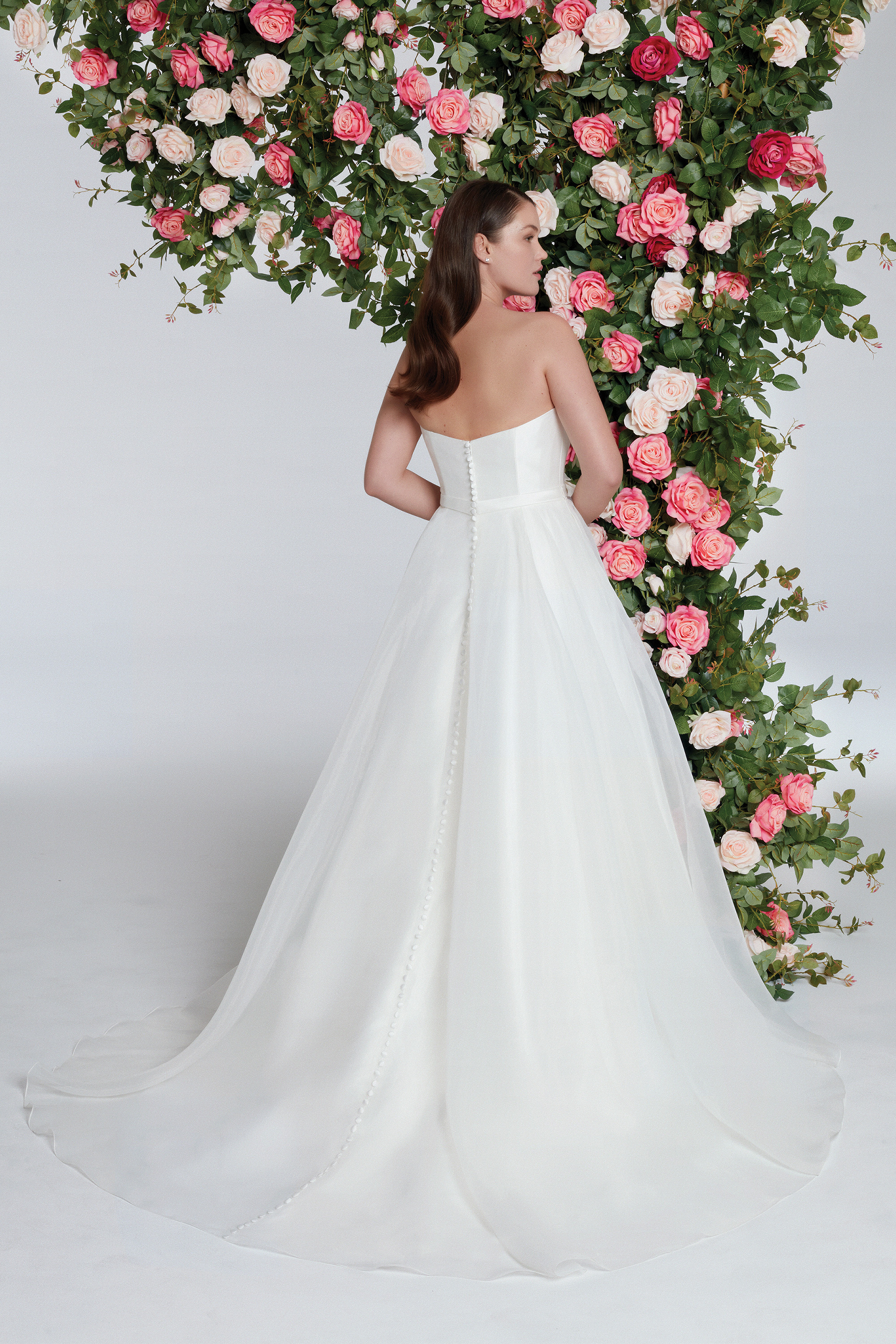 Brudklänning från Sweetheart en av Justin Alexanders Kollektioner En kort brudklänning i spets med avtagbar kjol i tyll. Brudklänning, brudklänningar, bröllopsklänning, bröllopsbutik