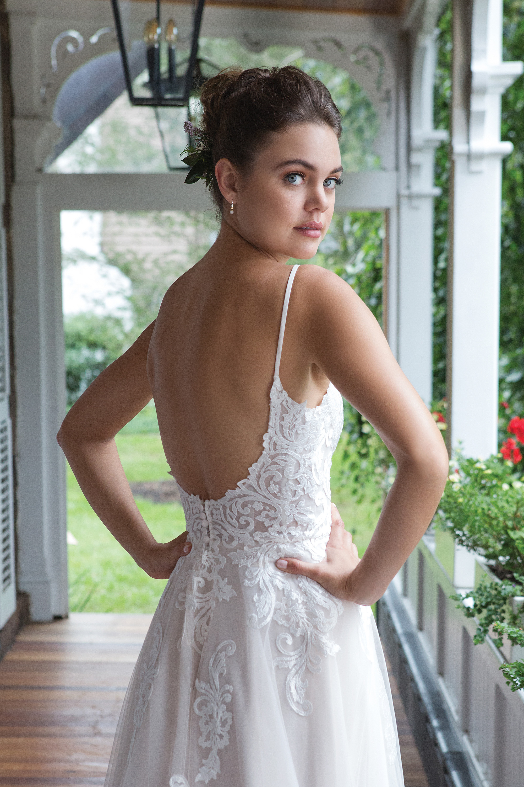 Brudklänning från Sweetheart en av Justin Alexanders Kollektioner En kort brudklänning i spets med avtagbar kjol i tyll. Brudklänning, brudklänningar, bröllopsklänning, bröllopsbutik