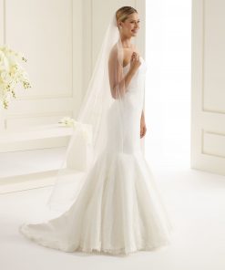 Brudklänning från Sweetheart en av Justin Alexanders Kollektioner En kort brudklänning i spets med avtagbar kjol i tyll. Brudklänning, brudklänningar, bröllopsklänning, bröllopsbutik