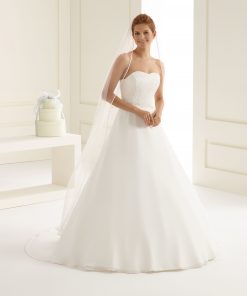 Brudklänning från Sweetheart en av Justin Alexanders Kollektioner En kort brudklänning i spets med avtagbar kjol i tyll. Brudklänning, brudklänningar, bröllopsklänning, bröllopsbutik