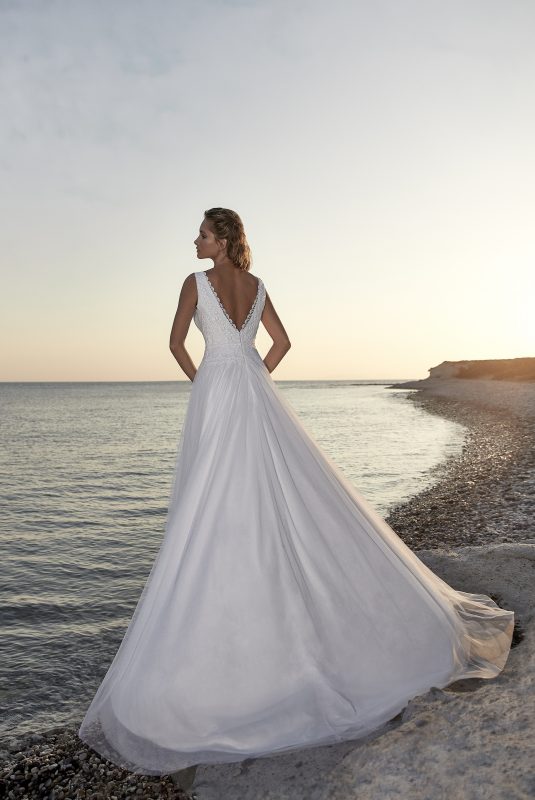 Brudklänning från HerveParis i bohemisk stil. enkla brudklänningar, Bröllopsbutik i Malmö