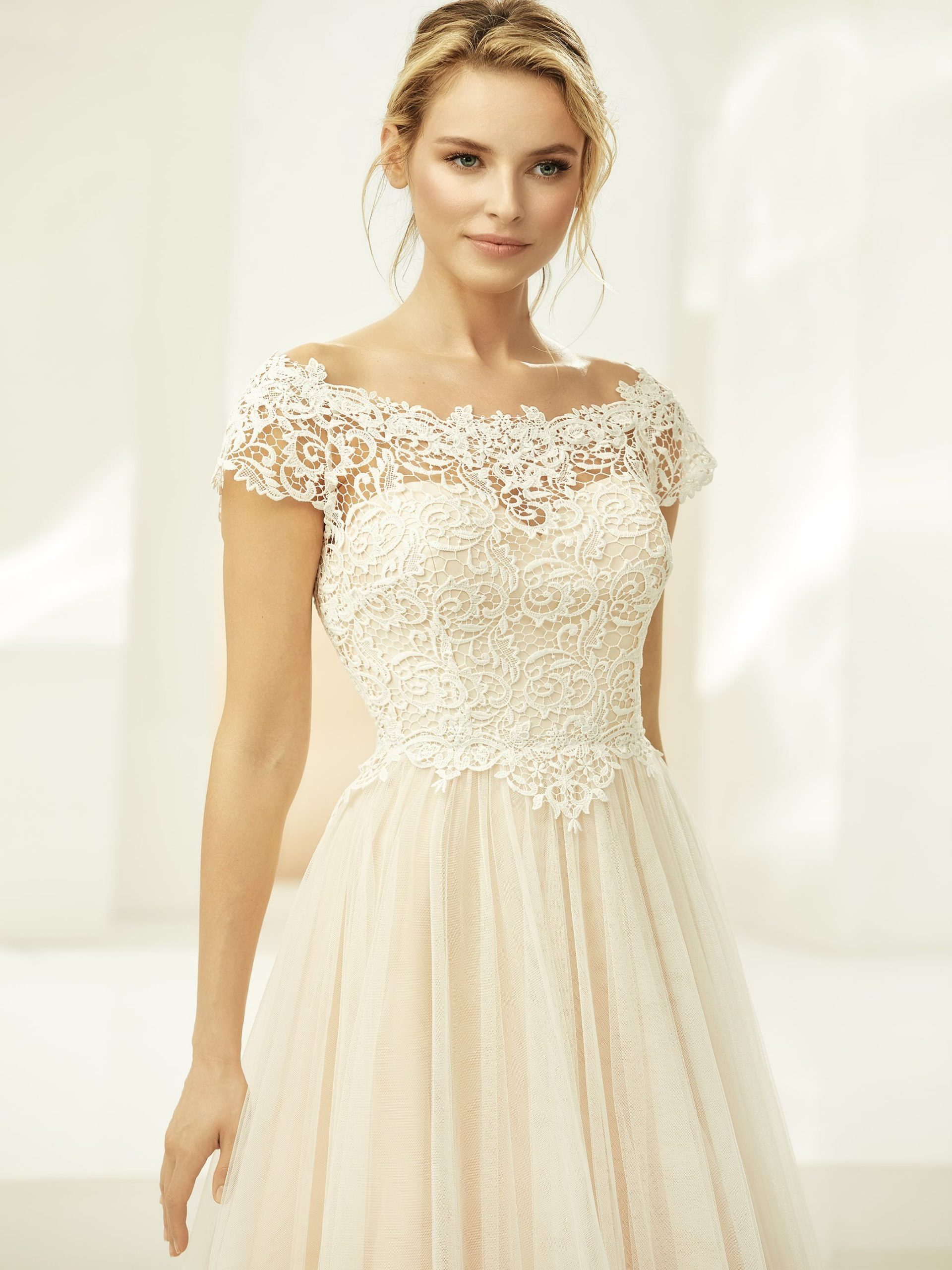 Brudklänning från bianco Evento , Bröllopsklänning, brudklänning skåne, brudklänning Malmö, Brudkjole köpenhamn, Skånebröllop, bröllopsbutik Malmö, brudklänningsbutik Malmö