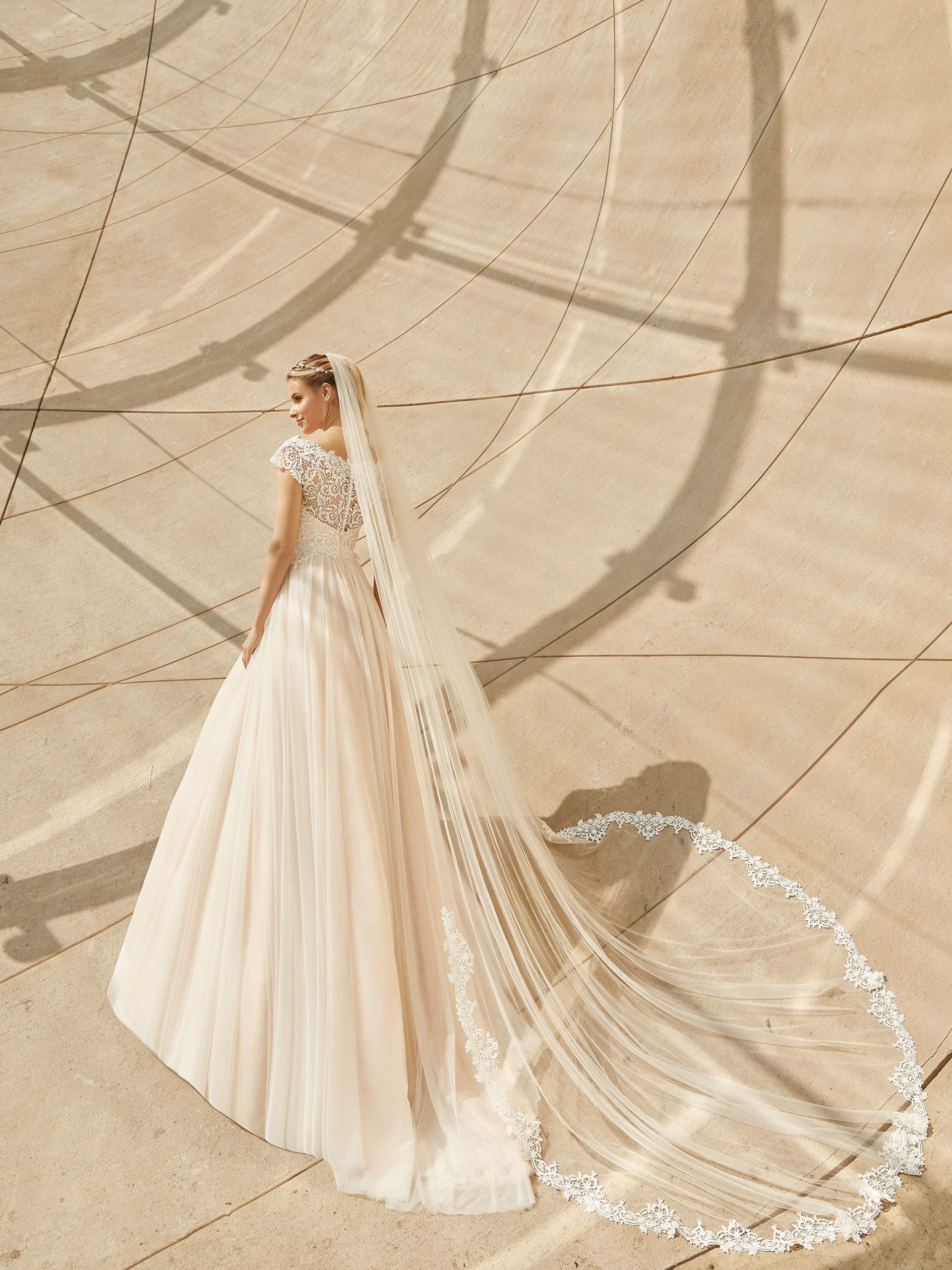 Brudklänning från bianco Evento , Bröllopsklänning, brudklänning skåne, brudklänning Malmö, Brudkjole köpenhamn, Skånebröllop, bröllopsbutik Malmö, brudklänningsbutik Malmö