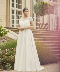 Brudklänning från bianco Evento , Plussize, Bröllopsklänning, brudklänning skåne, brudklänning Malmö, Brudkjole köpenhamn, Skånebröllop, bröllopsbutik Malmö, brudklänningsbutik Malmö, billig brudklänning, Brudklänning för 5000kr