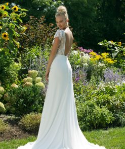 Brudklänning från Sweetheart en av Justin Alexanders Kollektioner En kort brudklänning i spets med avtagbar kjol i tyll. Brudklänning, brudklänningar, bröllopsklänning, bröllopsbutik