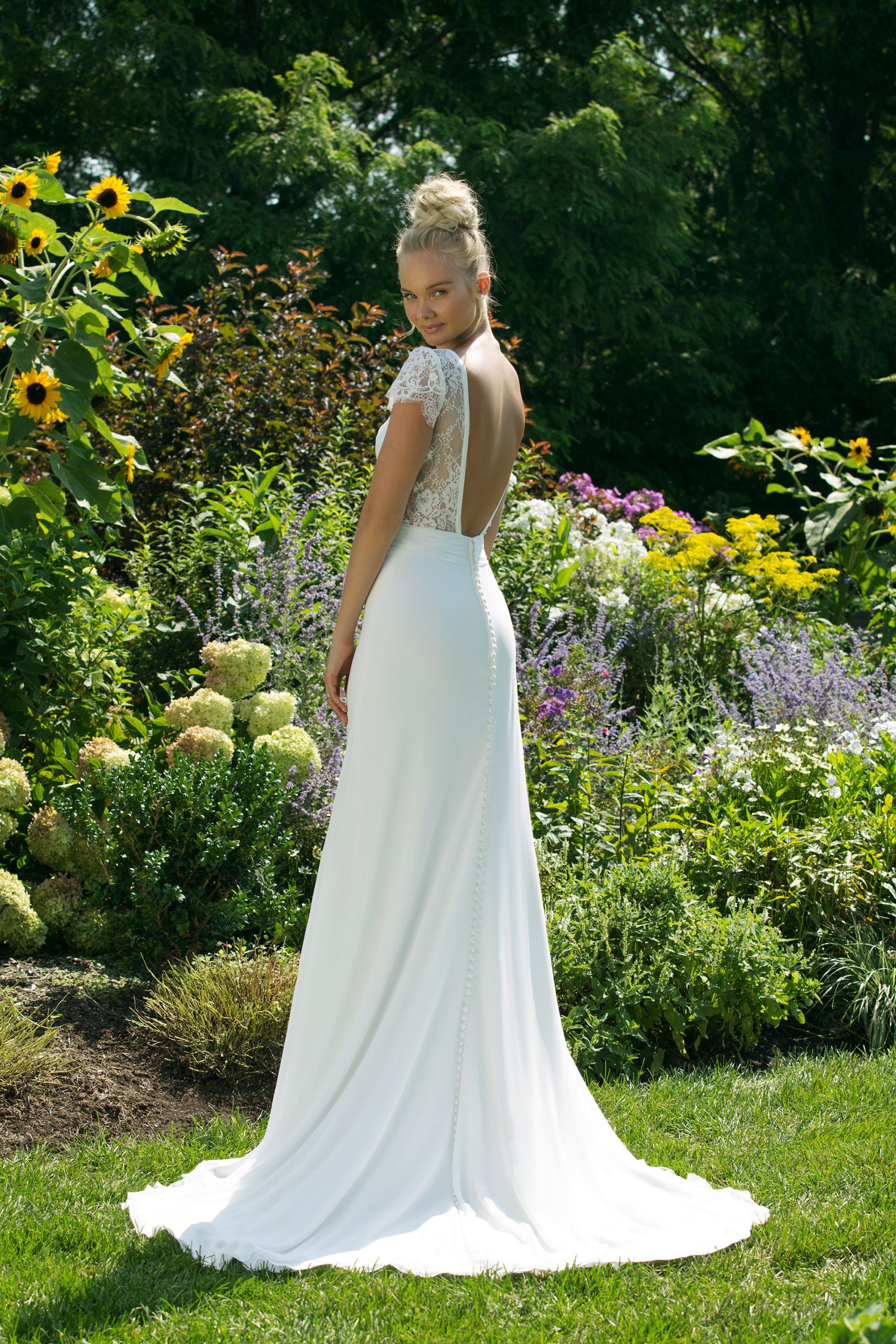 Brudklänning från Sweetheart en av Justin Alexanders Kollektioner En kort brudklänning i spets med avtagbar kjol i tyll. Brudklänning, brudklänningar, bröllopsklänning, bröllopsbutik