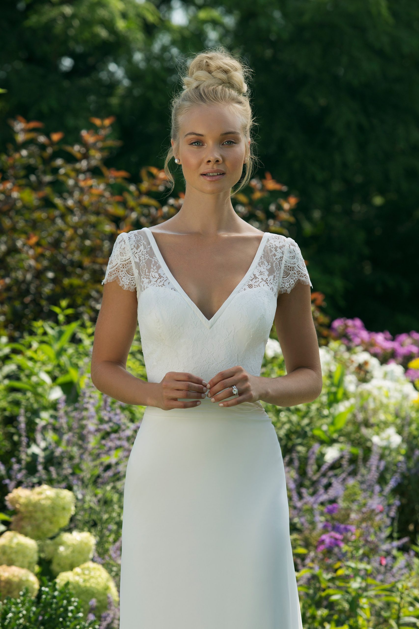 Brudklänning från Sweetheart en av Justin Alexanders Kollektioner En kort brudklänning i spets med avtagbar kjol i tyll. Brudklänning, brudklänningar, bröllopsklänning, bröllopsbutik