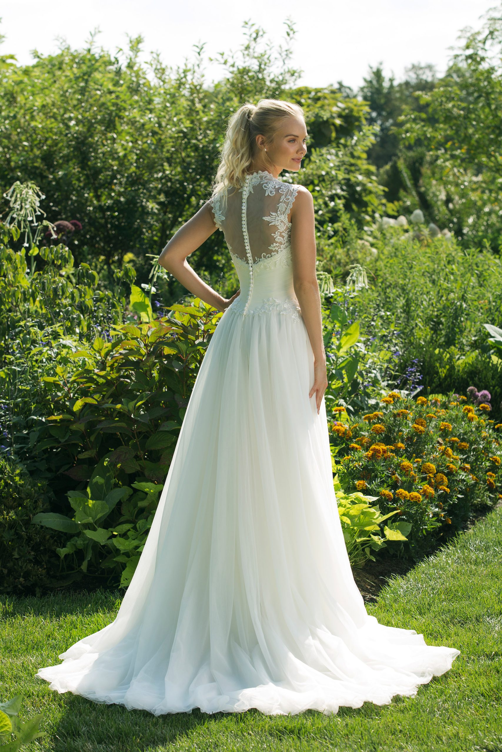 Brudklänning från Sweetheart en av Justin Alexanders Kollektioner En kort brudklänning i spets med avtagbar kjol i tyll. Brudklänning, brudklänningar, bröllopsklänning, bröllopsbutik