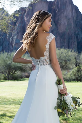 Brudklänning från Sweetheart en av Justin Alexanders Kollektioner En kort brudklänning i spets med avtagbar kjol i tyll. Brudklänning, brudklänningar, bröllopsklänning, bröllopsbutik