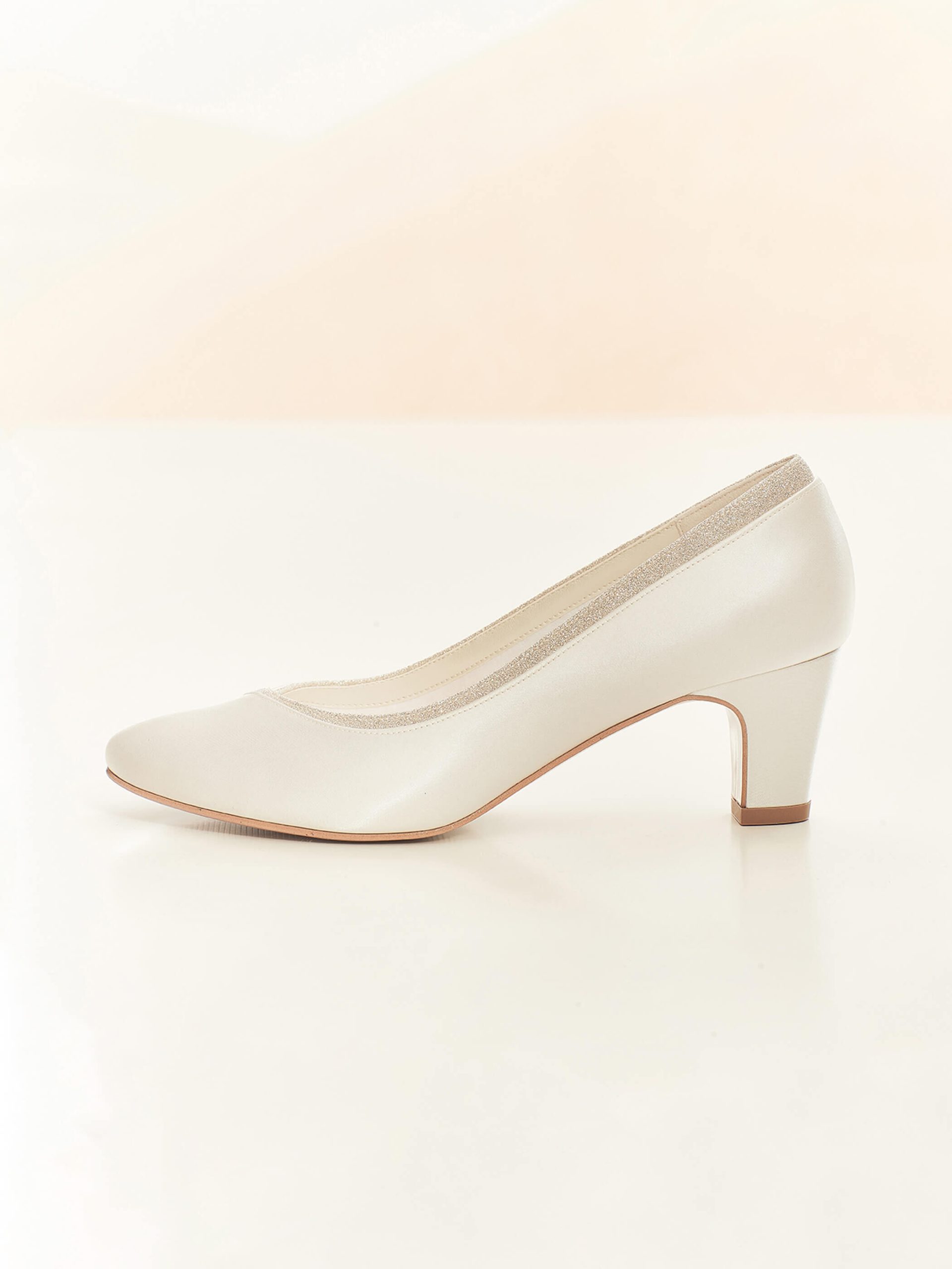 Brudskor från Bianco evento, Avalia shoes, vita brudskor, Ivory brudskor, brudskor i spets, brudskor i satin