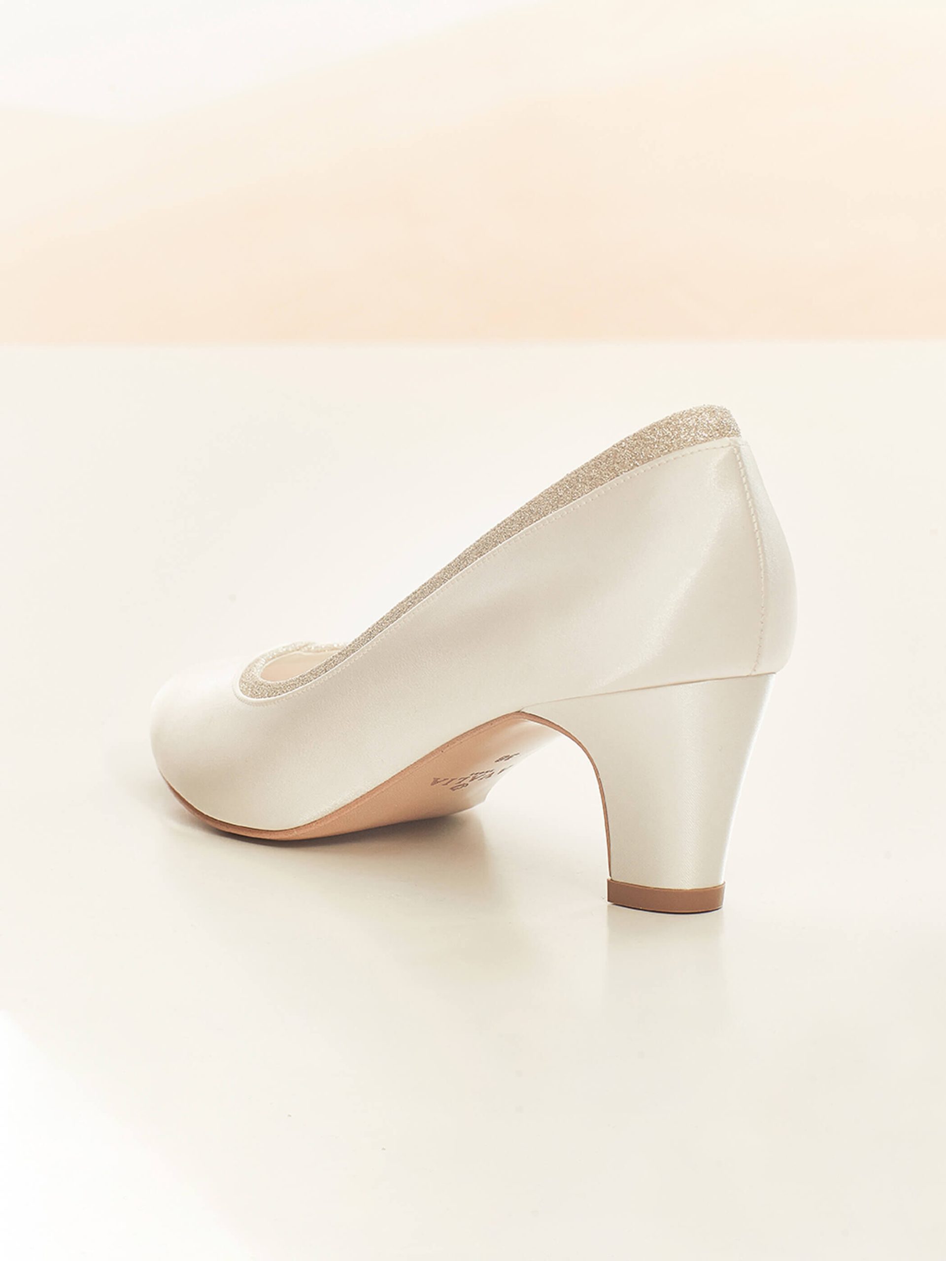 Brudskor från Bianco evento, Avalia shoes, vita brudskor, Ivory brudskor, brudskor i spets, brudskor i satin