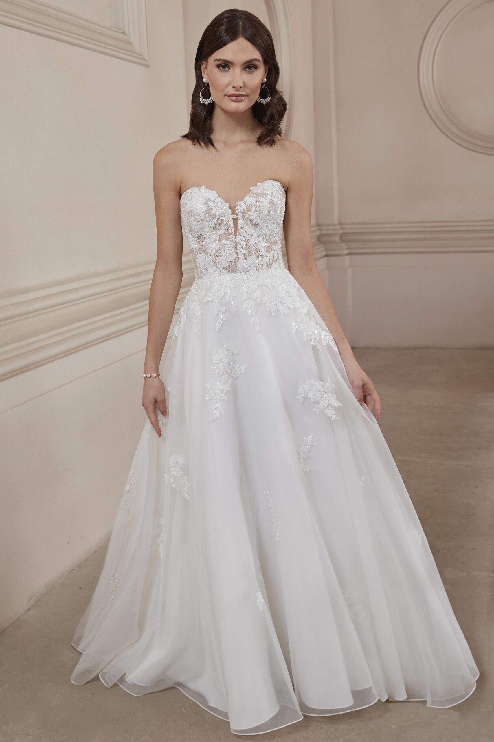 Brudklänning från HerveParis i bohemisk stil. enkla brudklänningar, Bröllopsbutik i Malmö, Bröllopsklänning, Skåne, Bröllopklänning, Brudkjole