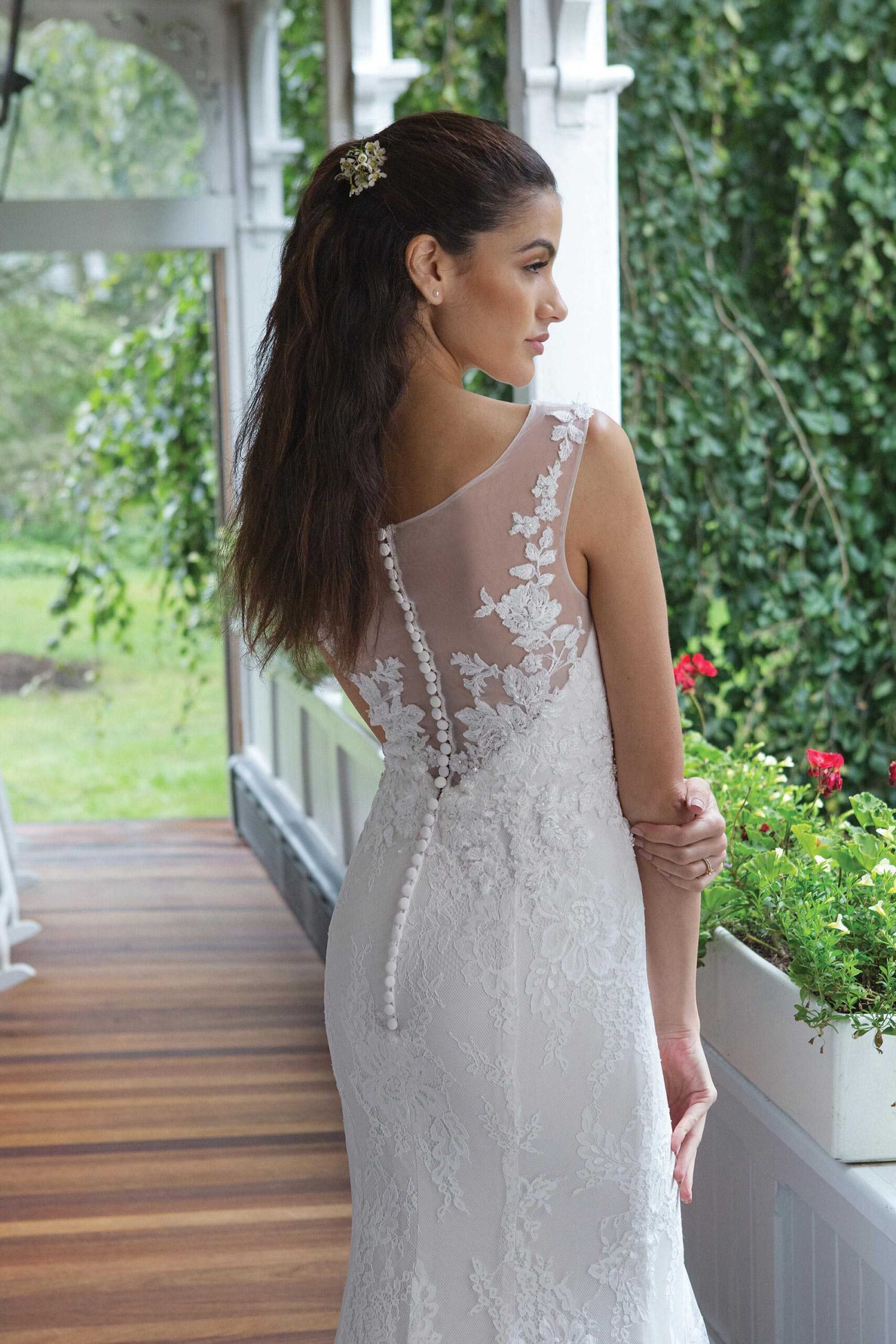 Brudklänning från Sweetheart en av Justin Alexanders Kollektioner En kort brudklänning i spets med avtagbar kjol i tyll. Brudklänning, brudklänningar, bröllopsklänning, bröllopsbutik