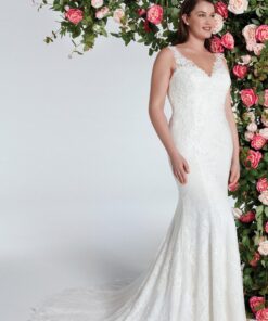 Brudklänning från Sweetheart en av Justin Alexanders Kollektioner En kort brudklänning i spets med avtagbar kjol i tyll. Brudklänning, brudklänningar, bröllopsklänning, bröllopsbutik