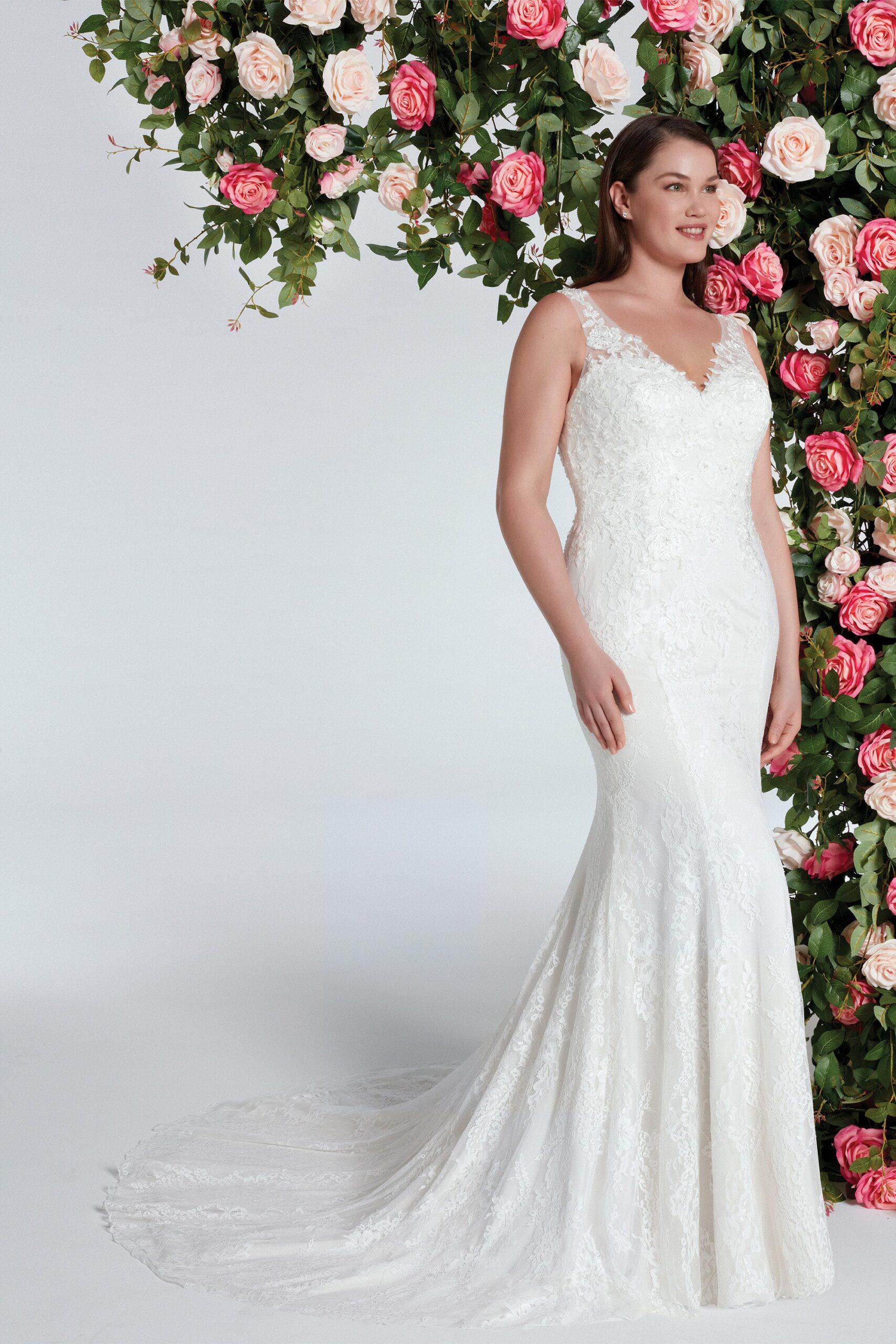 Brudklänning från Sweetheart en av Justin Alexanders Kollektioner En kort brudklänning i spets med avtagbar kjol i tyll. Brudklänning, brudklänningar, bröllopsklänning, bröllopsbutik