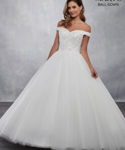 Brudklänning från Marys bridal, Rachel Allan En kort brudklänning i spets med avtagbar kjol i tyll. Brudklänning, brudklänningar, bröllopsklänning, bröllopsbutik Färgad brudklänning,