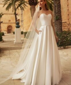 Brudklänning från Bianco Evento, Brudkjole, Brudklänning i Spets, brudklänning Chiffong, brudklänning i Tyll, Bröllopsbutik Malmö