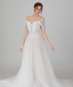 Brudklänning från Giafora Couture, 3303. en brudklänning i tyll off-shoulder. Billg brudklänning, Bröllopsbutik Malmö, Brudkjoler