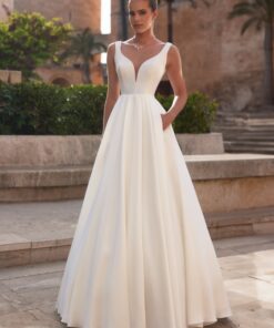 Brudklänning från Bianco Evento, Brudkjole, Brudklänning i Spets, brudklänning Chiffong, brudklänning i Tyll, Bröllopsbutik Malmö