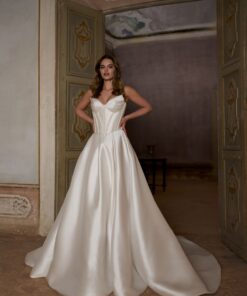 Mikado brudkjol med utsvängd prinsessform – från Mix & Match-kollektionen. Finns även i satin som Nino-B.