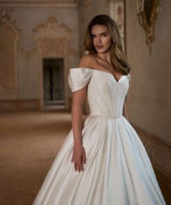 Mikado korsettopp med hjärtformad urringning och off shoulder-band från Mix & Match-kollektionen – tidlös design för en romantisk brudlook.