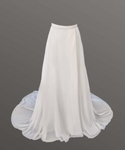 Chiffong brudkjol i A-linjeform med hög slits – lätt, romantisk och stilren design från Mix & Match-kollektionen.