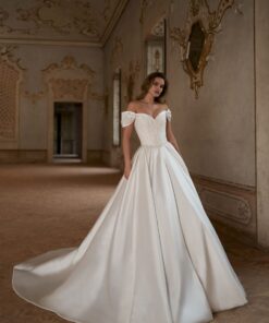 Noriko – en tvådelad brudklänning med prinsesskjol i mikado. Tidlös elegans i Mix & Match-kollektionen från Jolie Bridal.