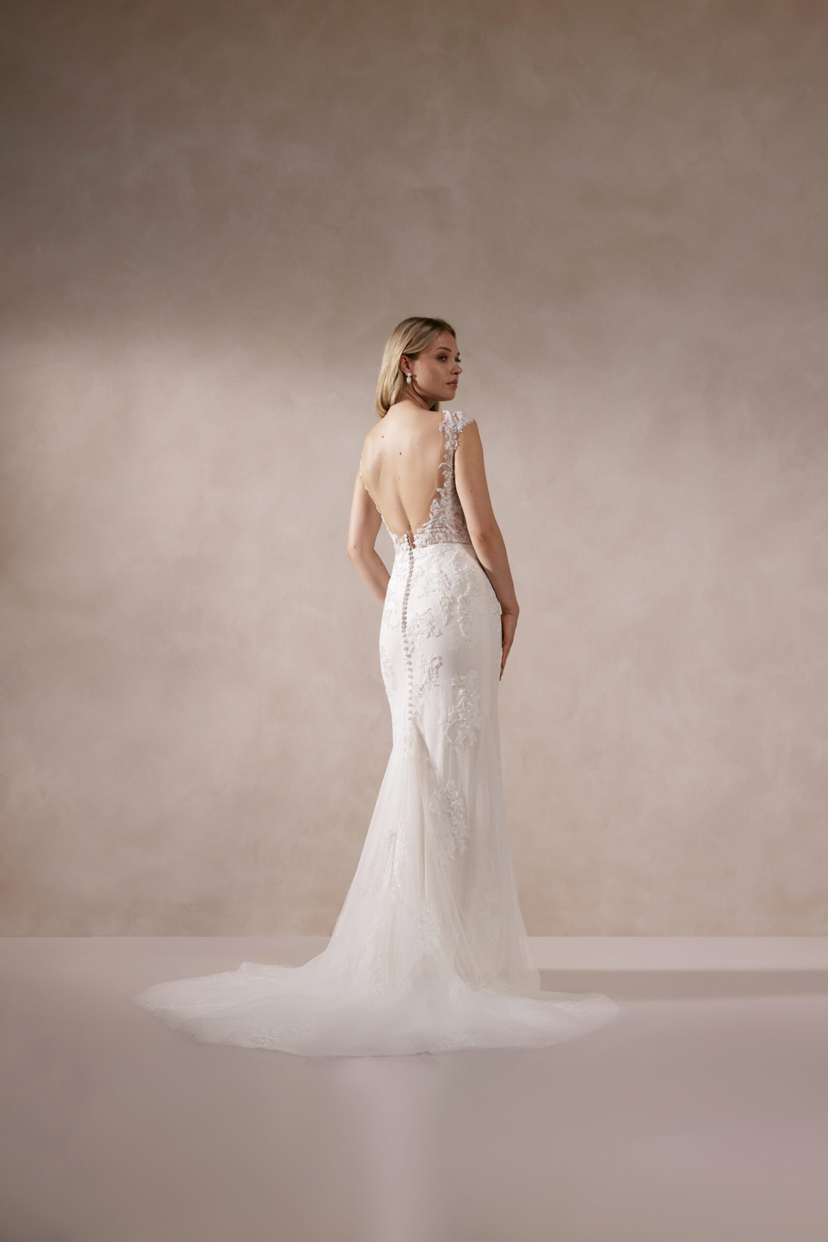 Brudklänning Nahara (11397) från Adore by Justin Alexander - Bild 2