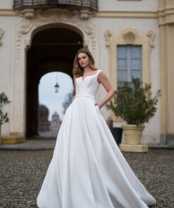 Elegant mikado brudkjol i prinsessmodell med fickor – North från Herve Paris Mix & Match-kollektion